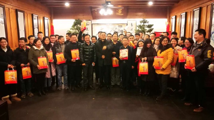 2-收到趙振元同志的慰問，欣喜寫在現(xiàn)場(chǎng)每一位工作人員的臉上.jpg
