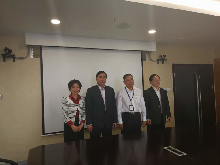 5-趙振元董事長、蔣玉梅副院長與祁寧春總經(jīng)理、吳世勇副總經(jīng)理親切合影.jpg