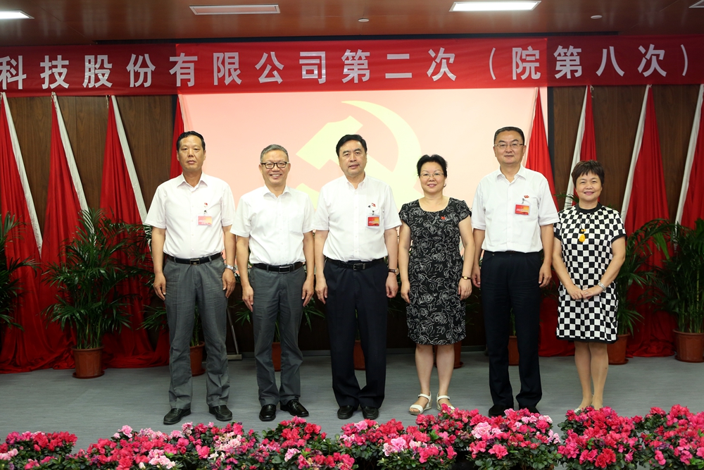 合影-趙振元書記、何平執(zhí)行院長(zhǎng)與成都市國資委黨建宣傳處處長(zhǎng)李孟英、太極實(shí)業(yè)黨委書記褚兵、黨委副書記兼工會(huì)主席陳月芳合影.jpg